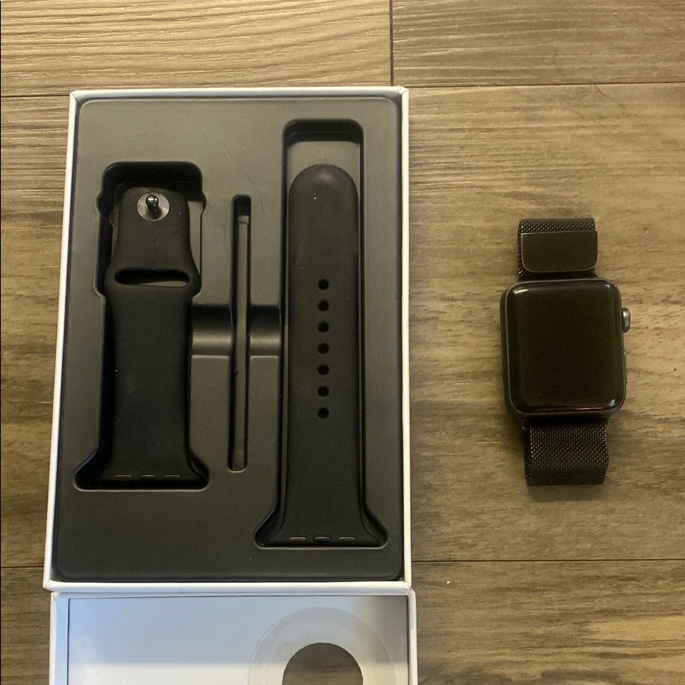 Apple Watch Series 3 42mm with original silicon band